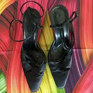 Black satin heel. Size 40 C+ condition.